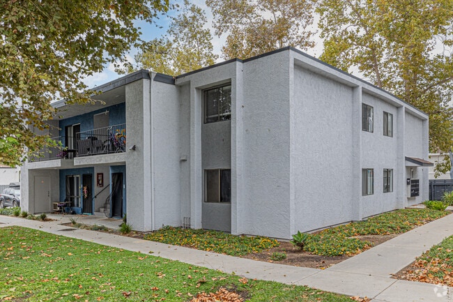 Building Photo - Valle at 9151 Kenwood Building Photo - Valle at 9151 Kenwood