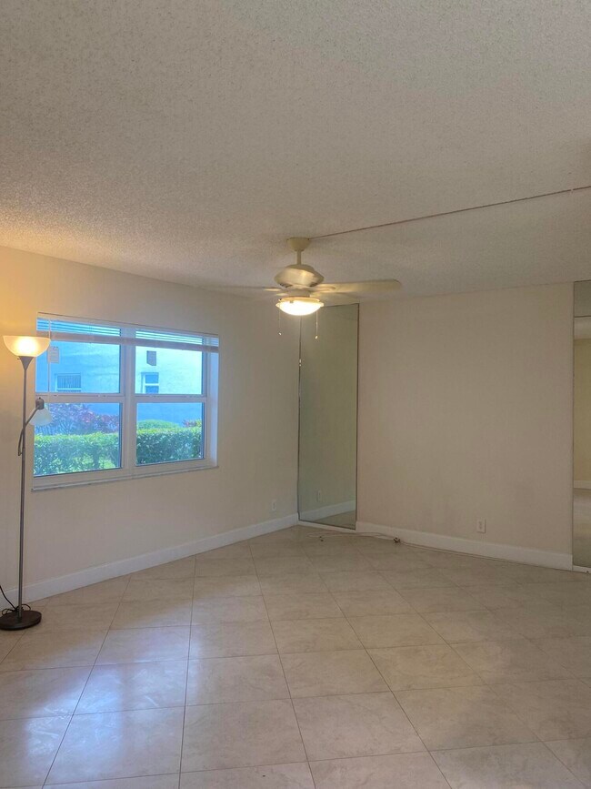 Building Photo - 583 Normandy M