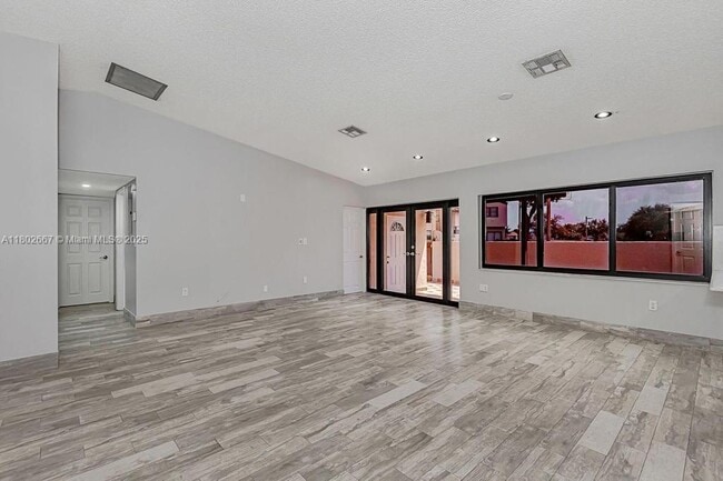 Building Photo - 740 NW 105th Pl