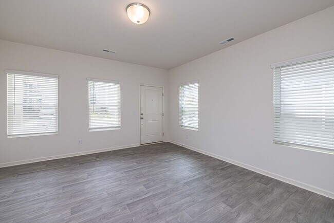Foto del edificio - 14129 Clayborn St