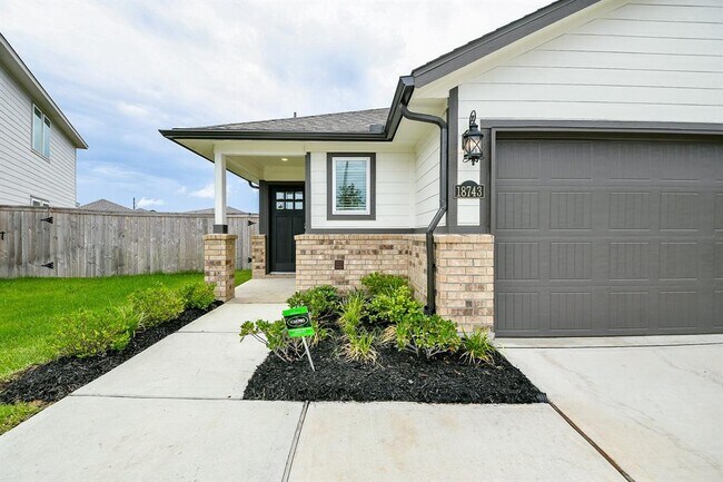 Building Photo - 18743 Etta Pnes Cir