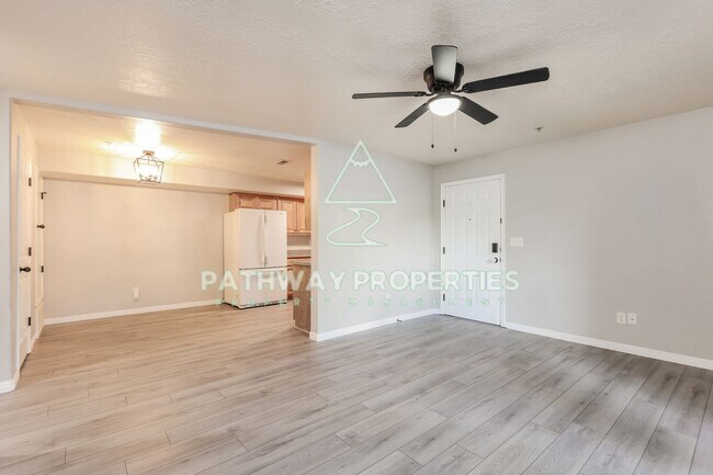 Foto del edificio - Discover Your Dream Home In Eagle Mountain...