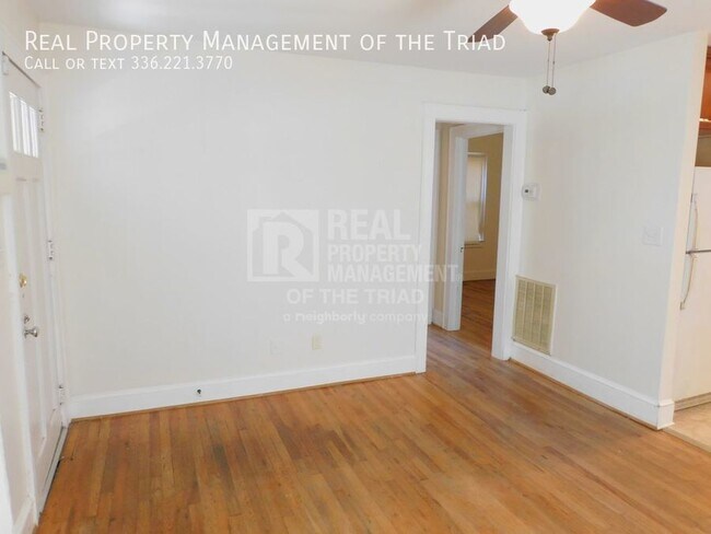 Foto del edificio - Cute 2 bedroom bungalow AVAILABLE NOW