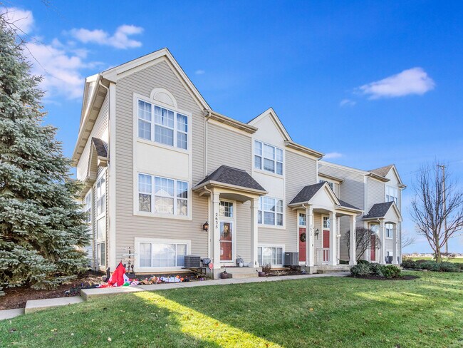 Building Photo - 2631 Canyon Dr