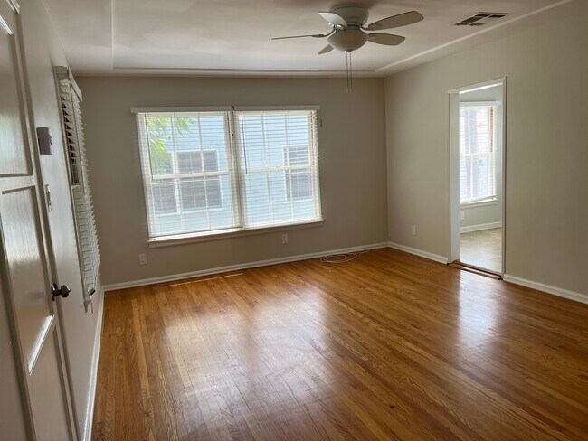 Living room - 707 1/2 Park Avenue