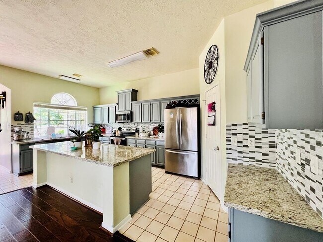 Foto del edificio - 814 Knoll Forest Dr