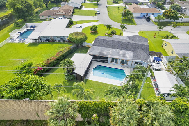 Foto del edificio - 10339 Daphne Ave