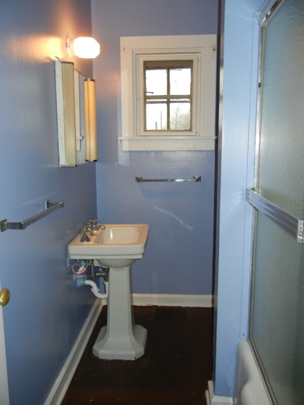 312 Liberty St Unit up, Conneaut, OH 44030 Room for Rent in Conneaut