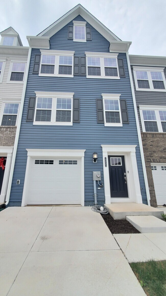 Building Photo - 1255 Greylock Ln