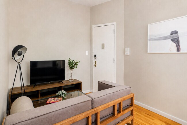 Foto del edificio - 104 W 83rd St