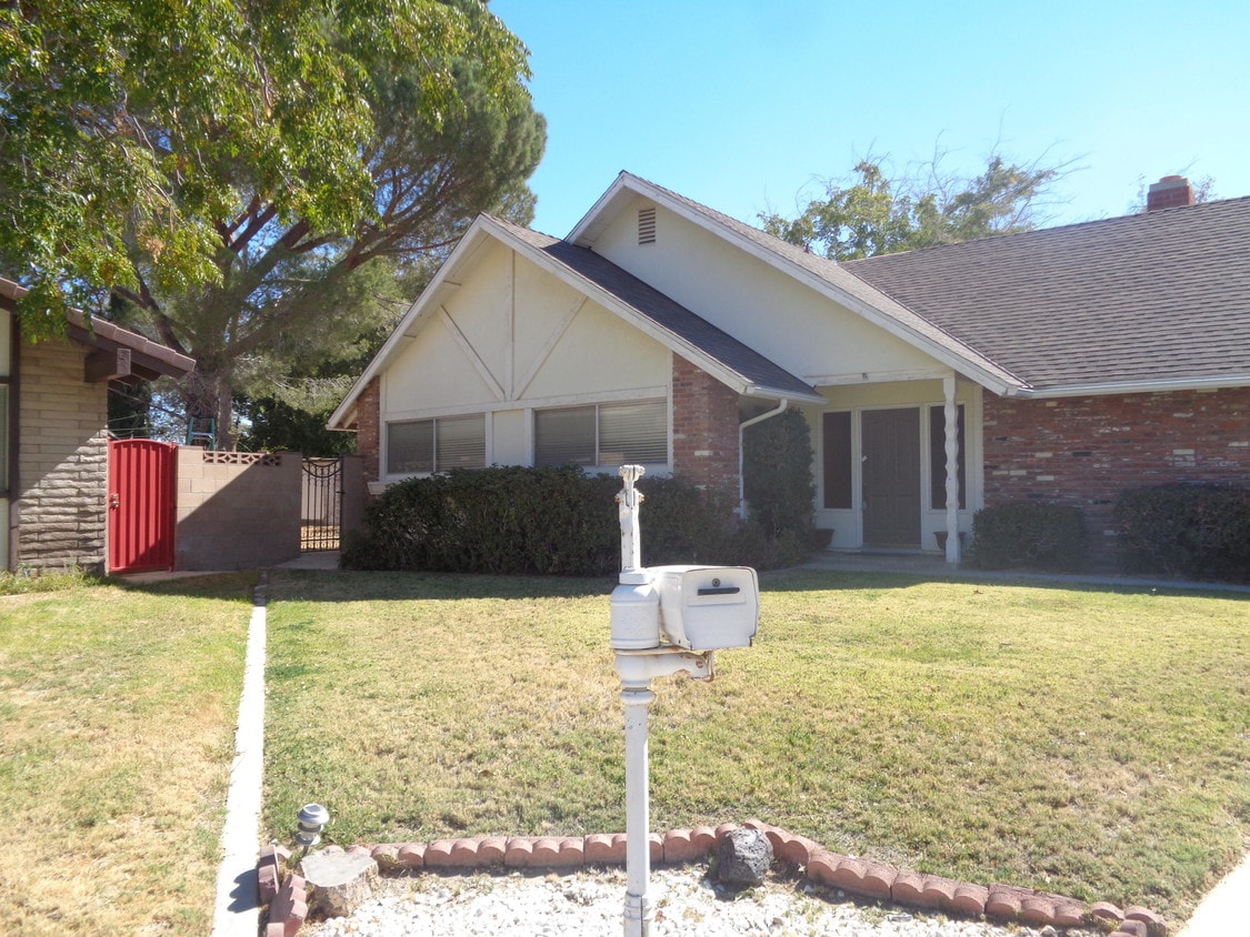 Primary Photo - 2601 Aland St