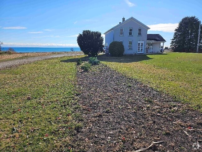 Building Photo - 5815 Lakeshore Dr