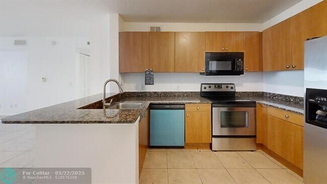 Foto del edificio - 1705 Palm Cove Blvd