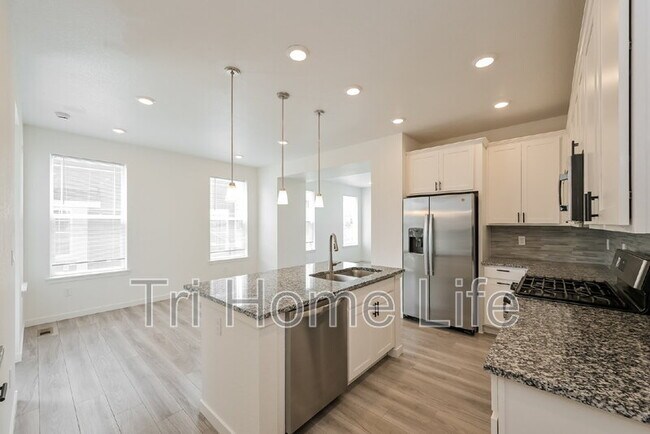 Foto del edificio - 17676 Olive St