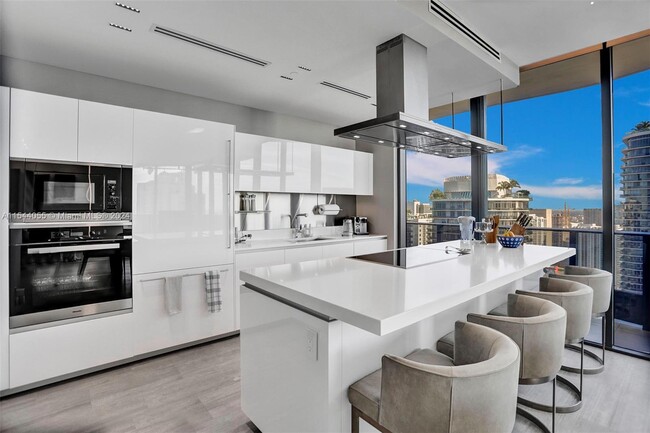 Building Photo - 1000 Brickell Plz