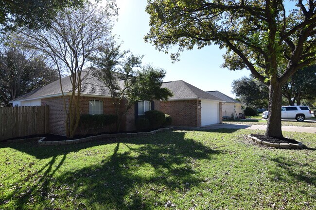 Building Photo - 4613 Danbury Dr