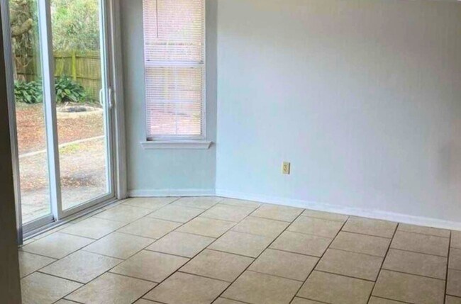 Foto del edificio - Prime Location! 4-Bedroom Home with Fenced Yard – Minutes from I-95 & Kings Bay