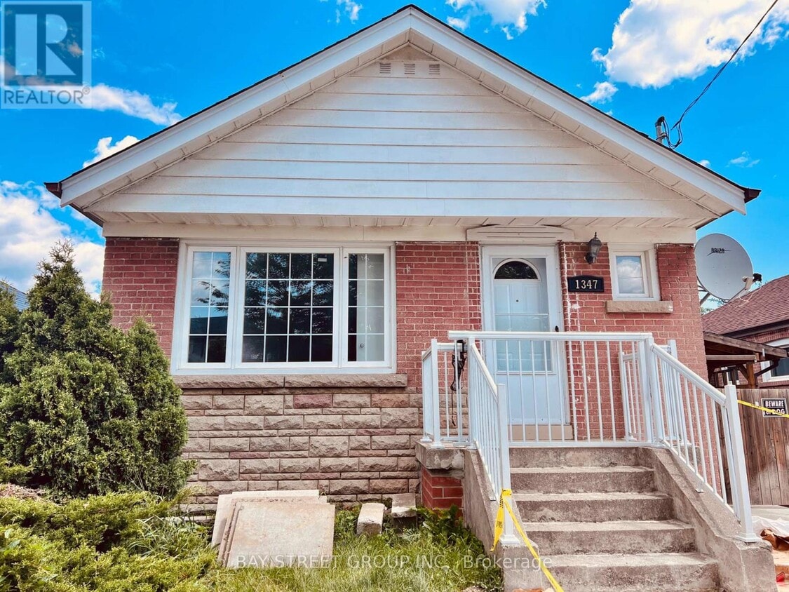 Photo principale - 1347 Victoria Park Ave