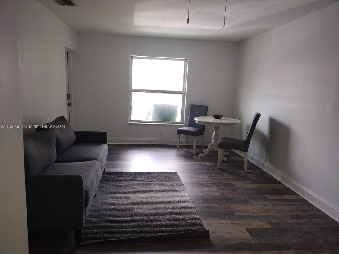 Primary Photo - 2086 SW 71st Way