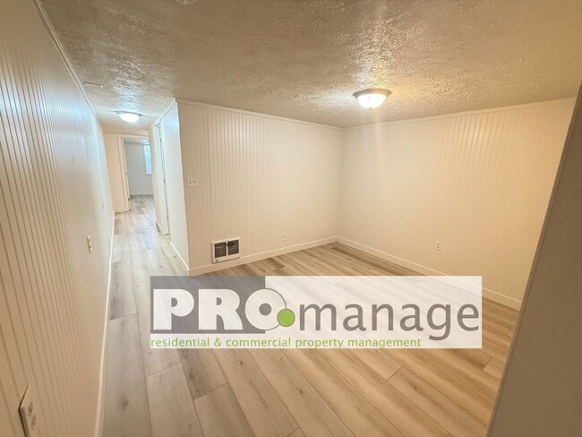 Building Photo - 437 W Crowley St