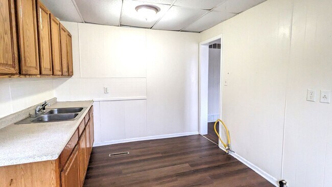 Building Photo - 1112 Maple St, 2 bedroom house