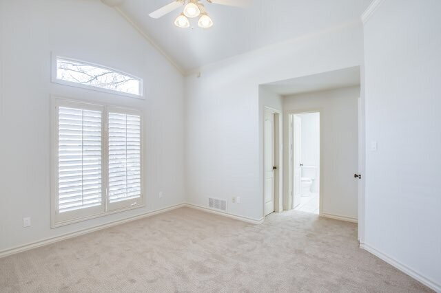 Foto del edificio - Over the top garden home - Half off the fi...