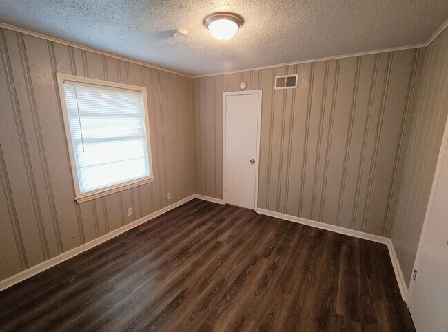 Building Photo - 555 Byron Dr