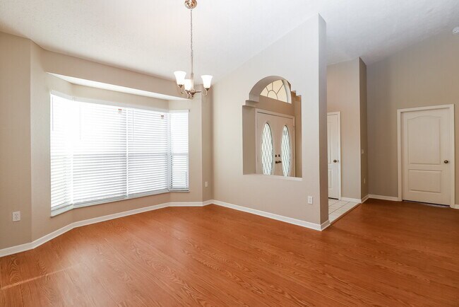 Foto del edificio - 4230 St Ives Blvd