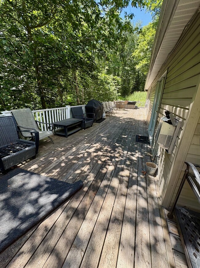 Building Photo - 1219 Chipmunk Ln