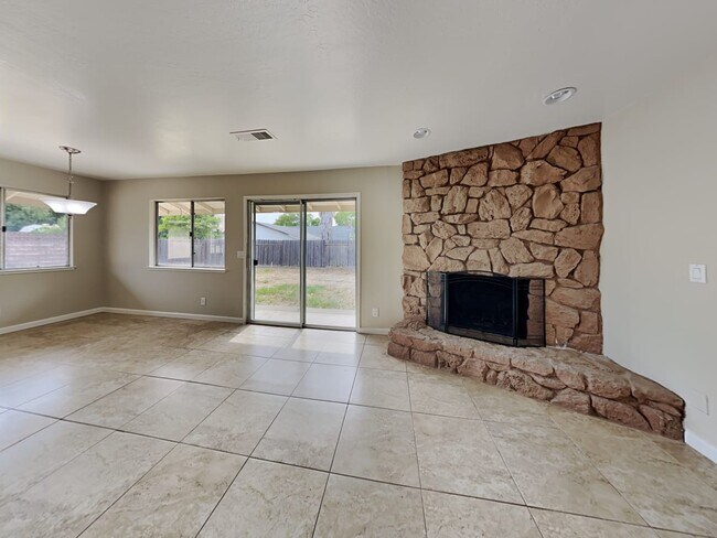 Building Photo - 3524 Rosemont Dr
