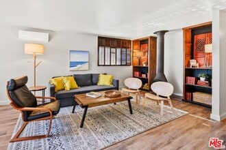 Building Photo - 12784 Via Cortina
