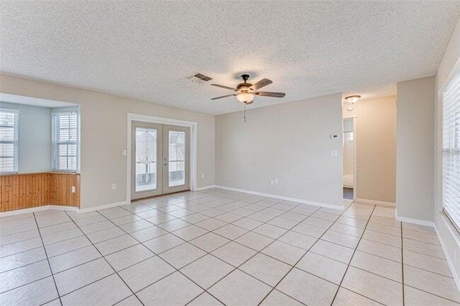 Building Photo - 5010 Larch Ln