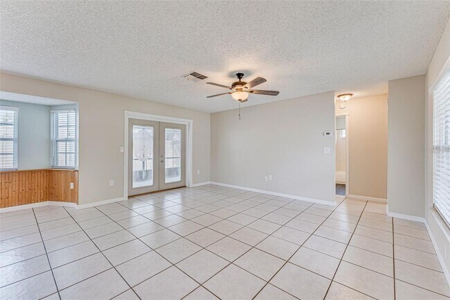 Foto del edificio - 5010 Larch Ln