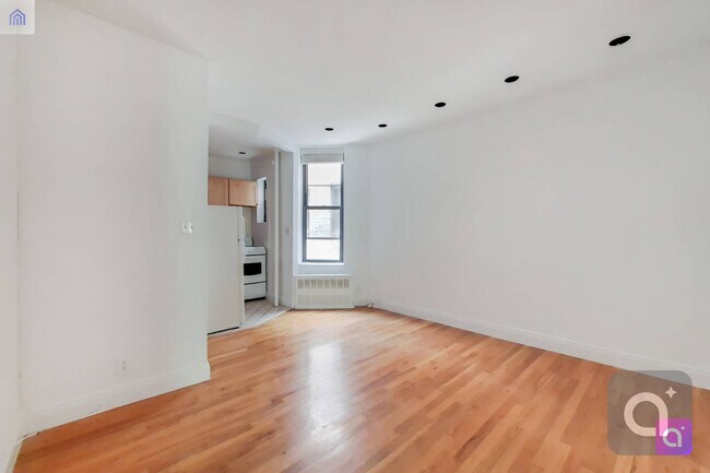 Foto del edificio - 330 E 93rd St