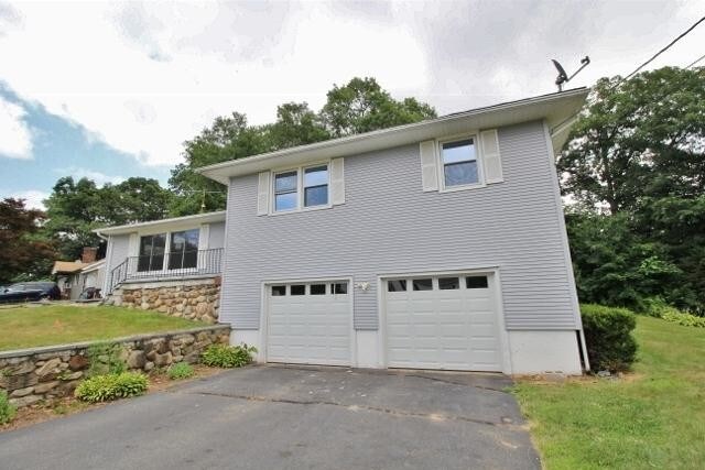 Building Photo - 4 bedroom in Oakville Connecticut 06779