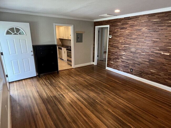 Foto del edificio - Convenient 2 Bedroom Duplex in SouthEnd