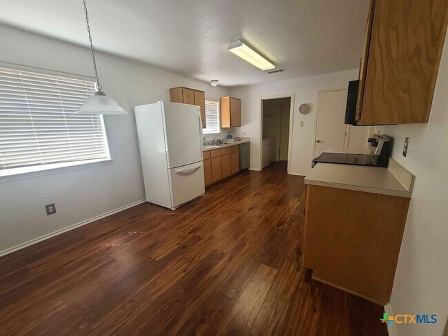 Building Photo - 4504 Aspen Dr