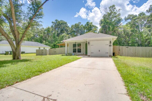 Building Photo - Modern 3/2 Home with Garage, Fenced Yard, ...