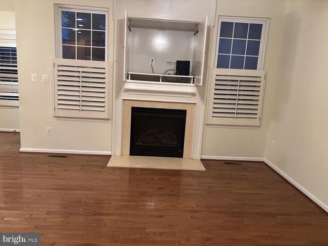 Building Photo - 43725 Banshee Heights Terrace