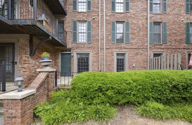 Building Photo - 3091 Colonial Way