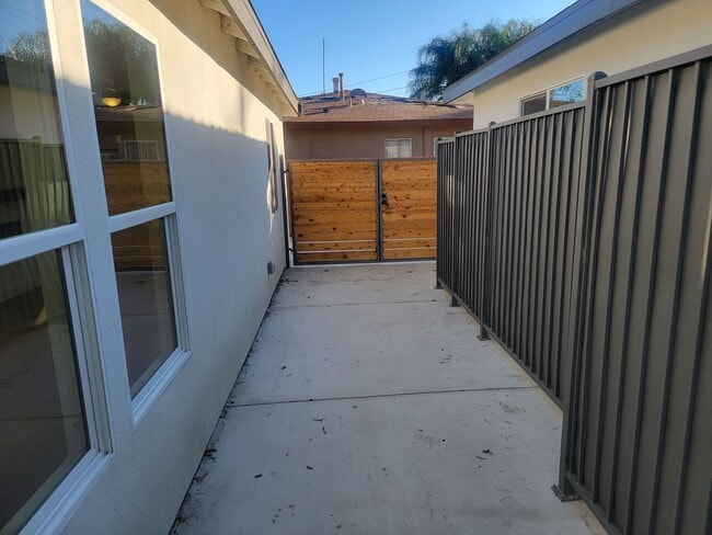 Building Photo - 7401 Valaria Dr