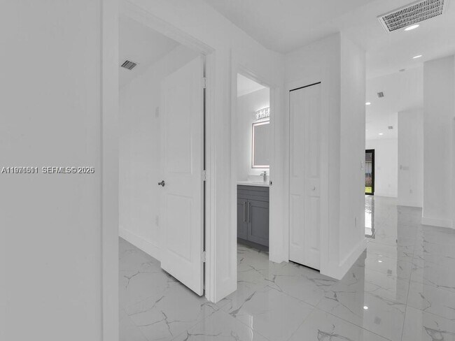 Foto del edificio - 5119 24th St SW