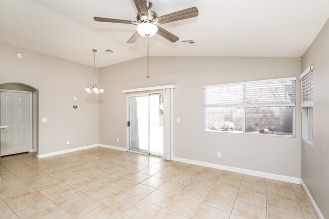 Foto del edificio - 716 Castlebridge Ave
