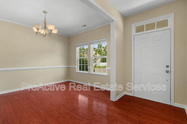 Building Photo - 729 Creekwood Dr