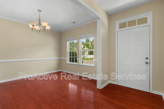 Foto del edificio - 729 Creekwood Dr