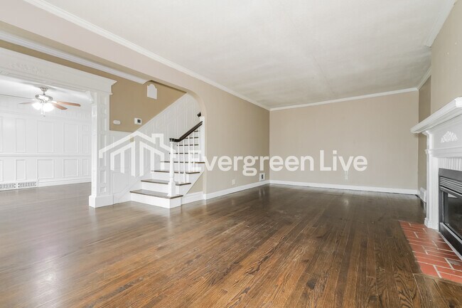 Foto del edificio - 8016 Holmes Rd