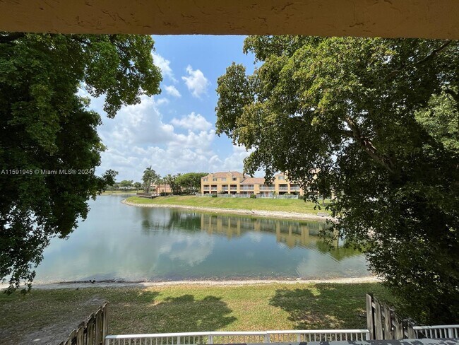 Foto del edificio - 5200 NW 31st Ave