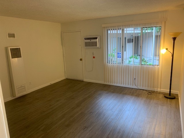 Foto principal - 8833 Mission Dr