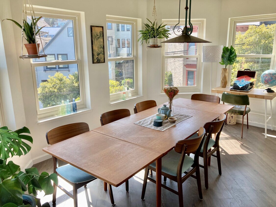 Dining room with all day full sunlight - 2750 Market St