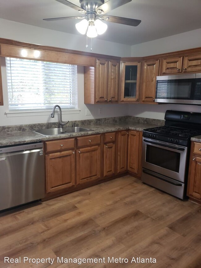 Building Photo - 4 br, 3.5 bath House - 953 Lake Drive Terrace